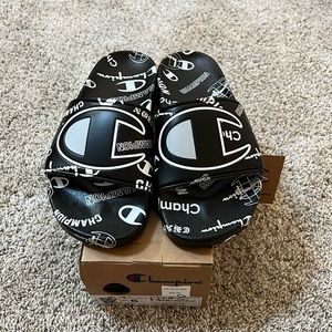 Women’s Champion Flip Flops Size 6